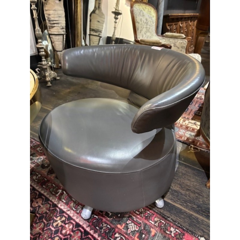 Fauteuil pivotant Cassina cuir Biki